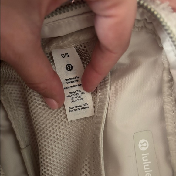 RARE Lululemon White Fleece Bunny Belt Bag - Picture 3 of 10